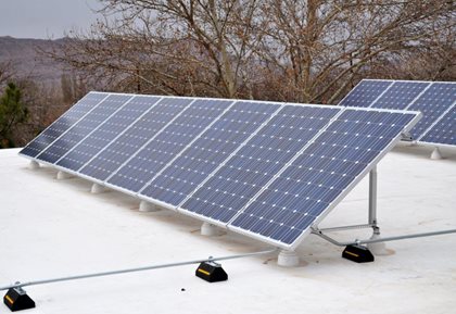 گام اول نیروگاه ۱۰ مگاواتی خورشیدی در دامغان بهره‌برداری شد