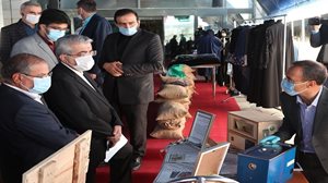 بازدید وزیر نیرو از نمایشگاه هفته دفاع مقدس ستاد وزارت نیرو
