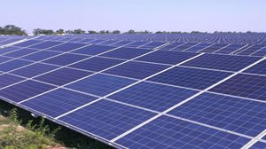 ۱۰ پروانه راه اندازی نیروگاه برق خورشیدی در همدان صادر شد